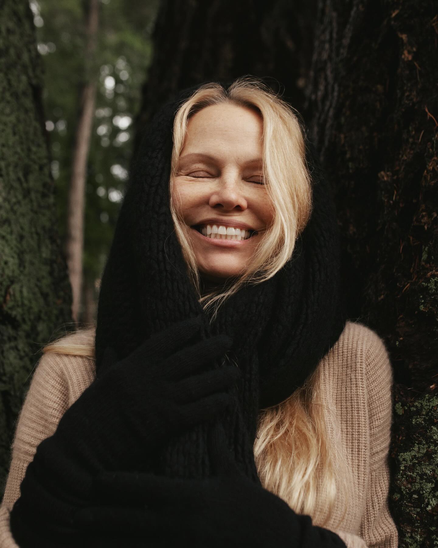 Το no makeup ταξίδι της Pamela Anderson στην ομορφιά έχει την υπογραφή της Sonsie Skin