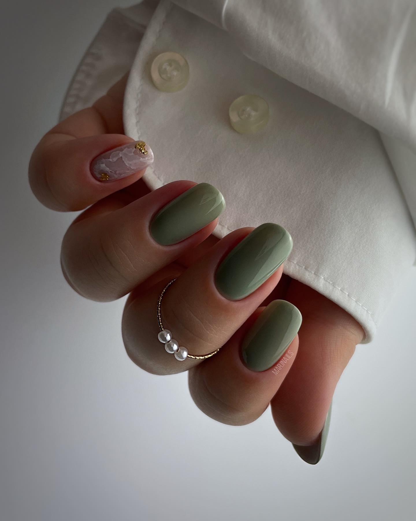 Almond nails: Το σχήμα που κολακεύει τα νύχια και 6 ιδέες για να επιλέξεις αυτό που σου ταιριάζει 10 Almond nails: Το σχήμα που κολακεύει τα νύχια και 6 ιδέες για να επιλέξεις αυτό που σου ταιριάζει