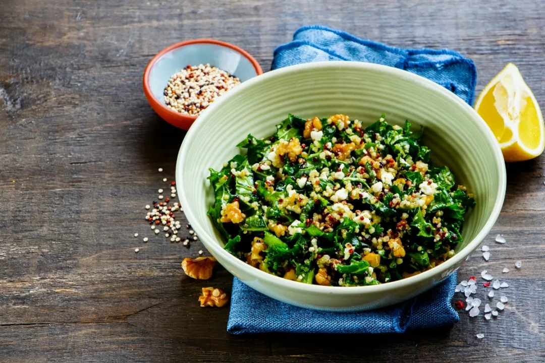 Η γευστική και comfort σαλάτα με λεμόνι, cranberry και quinoa