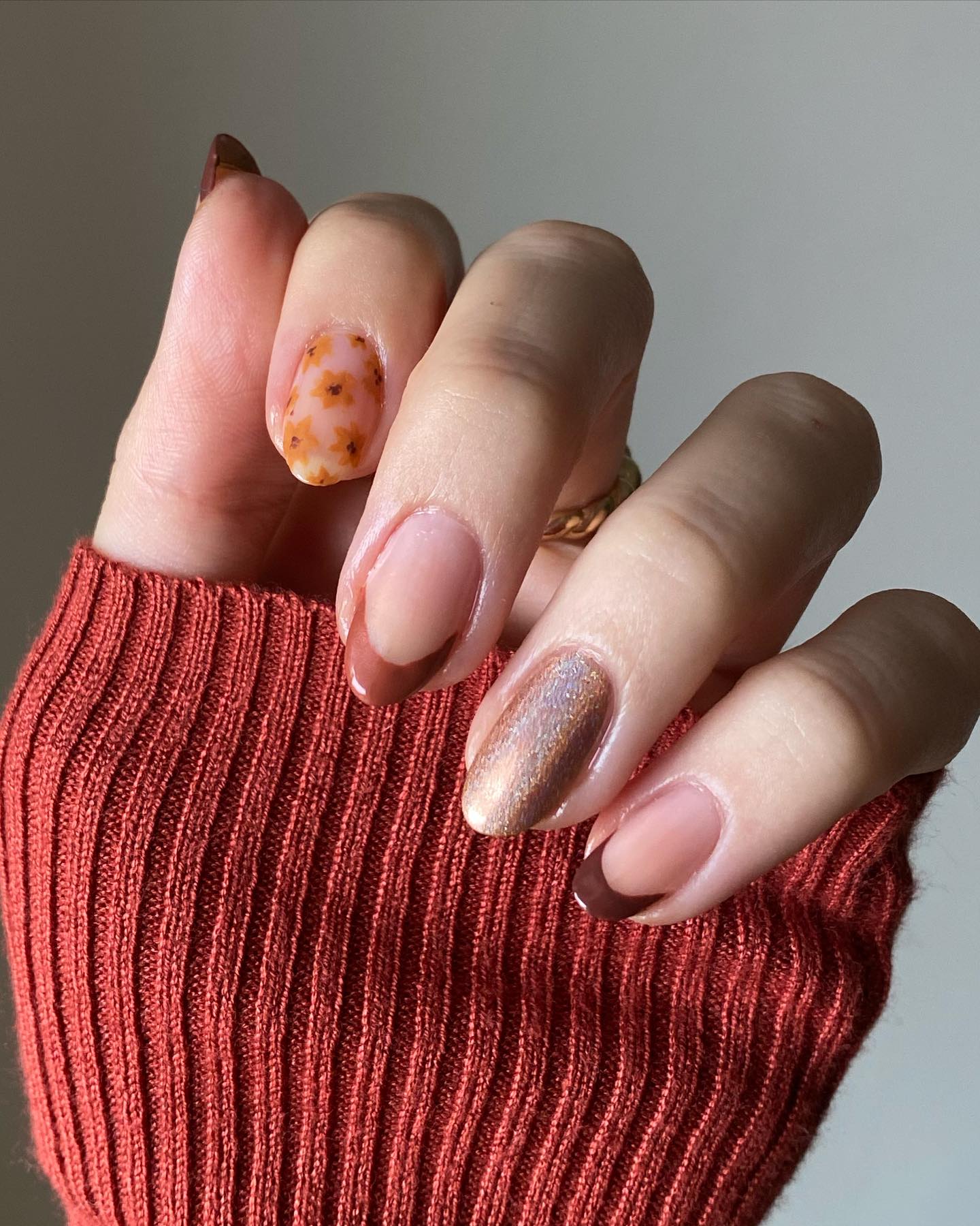 Almond nails: Το σχήμα που κολακεύει τα νύχια και 6 ιδέες για να επιλέξεις αυτό που σου ταιριάζει 11 Almond nails: Το σχήμα που κολακεύει τα νύχια και 6 ιδέες για να επιλέξεις αυτό που σου ταιριάζει