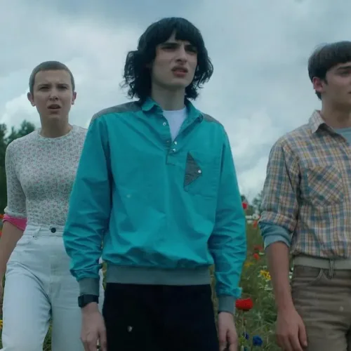 Η φωτογραφία του cast της 5ης σεζόν του Stranger Things δόθηκε στη δημοσιότητα από το Netflix