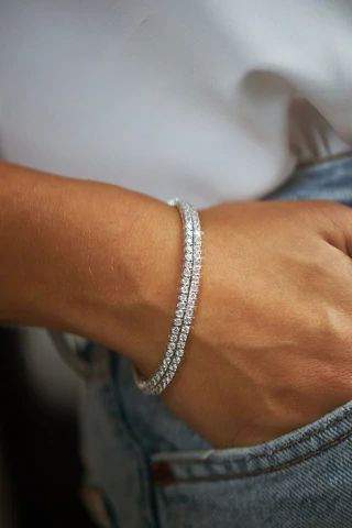 Tennis bracelet: Το βραχιόλι που θα δούμε παντού το 2024