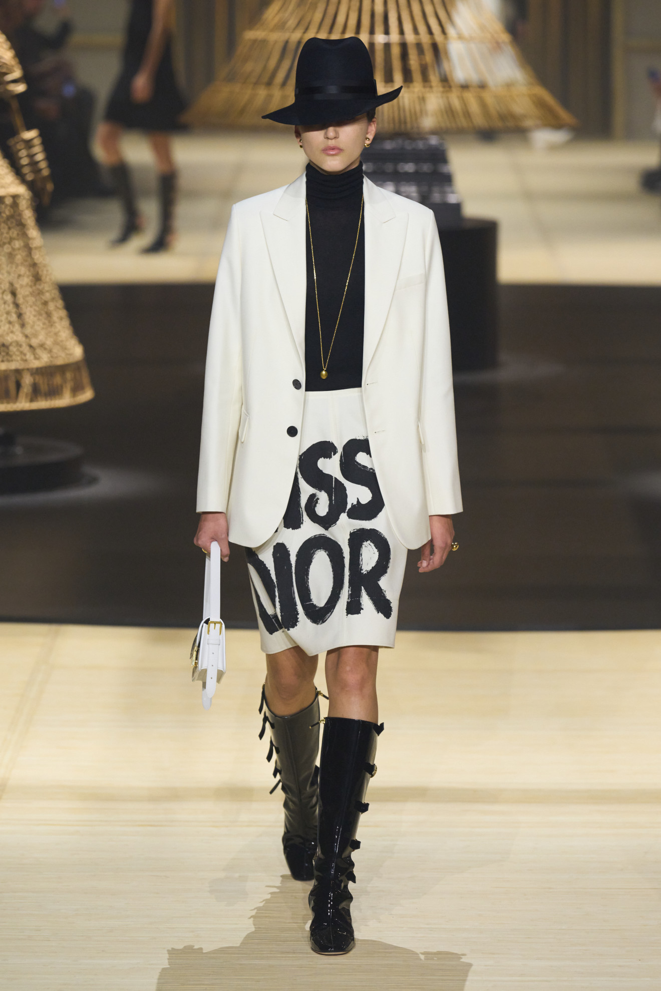 Dior: 3 fashion trends που λάνσαρε στο show του FW 24/25 και δε βλέπουμε την ώρα να τα υιοθετήσουμε
