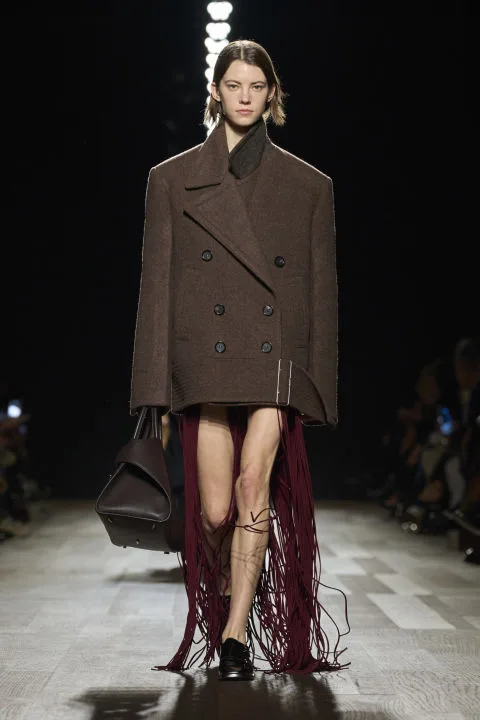 Mocha Mousse Color Trend 2025: Πώς το καφέ απογειώθηκε από όλους τους σχεδιαστές και το 2024