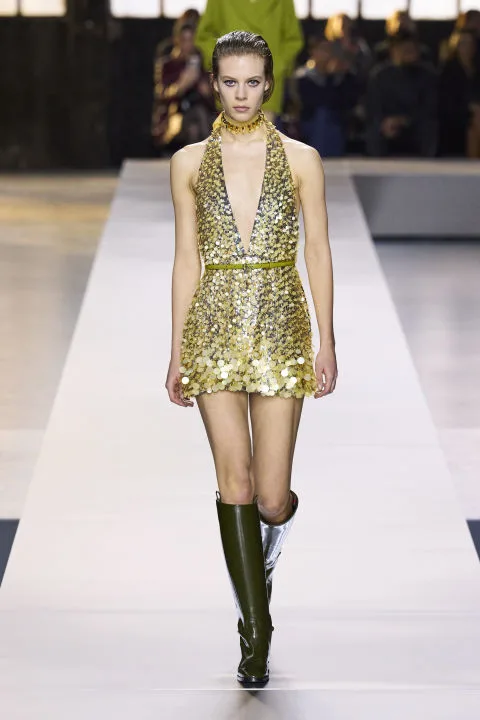 Shine On New Year's Eve Shopping: Υποδέξου το Νέο Έτος με λαμπερά φορέματα από τα Zara