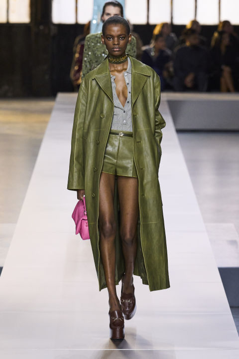 Πράσινο της ελιάς: Το χρώμα που πρωταγωνίστησε στα fashion shows FW '24 και δεν θα αντισταθούμε