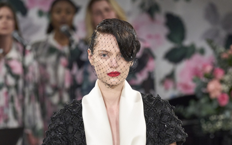 Mannequin: Το ανερχόμενο skin trend που είδαμε στα runways της Εβδομάδας Μόδας του Λονδίνου