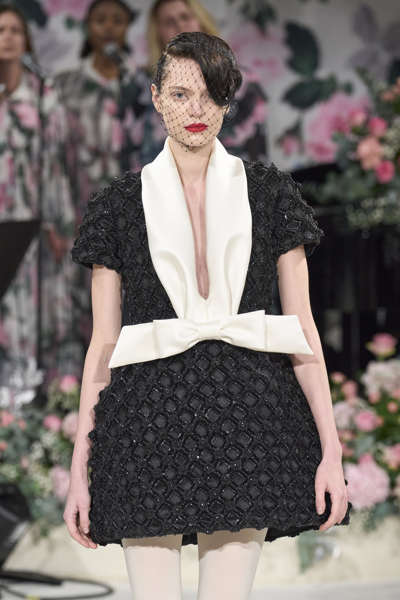 Mannequin: Το ανερχόμενο skin trend που είδαμε στα runways της Εβδομάδας Μόδας του Λονδίνου