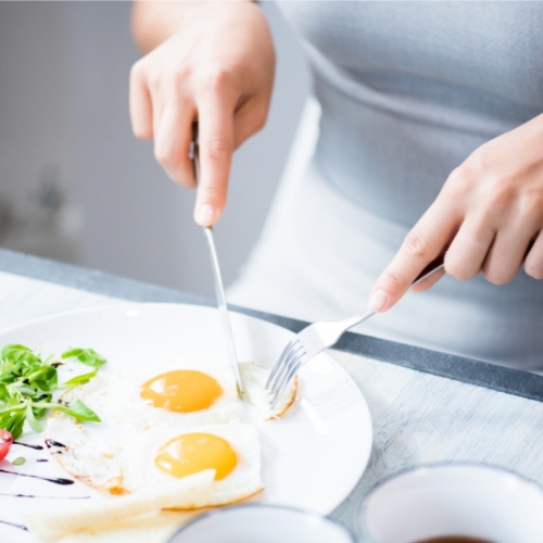 Αυγά για πρωινό: Τα οφέλη και οι αντενδείξεις ενός πρωινού με πρωτεΐνη
