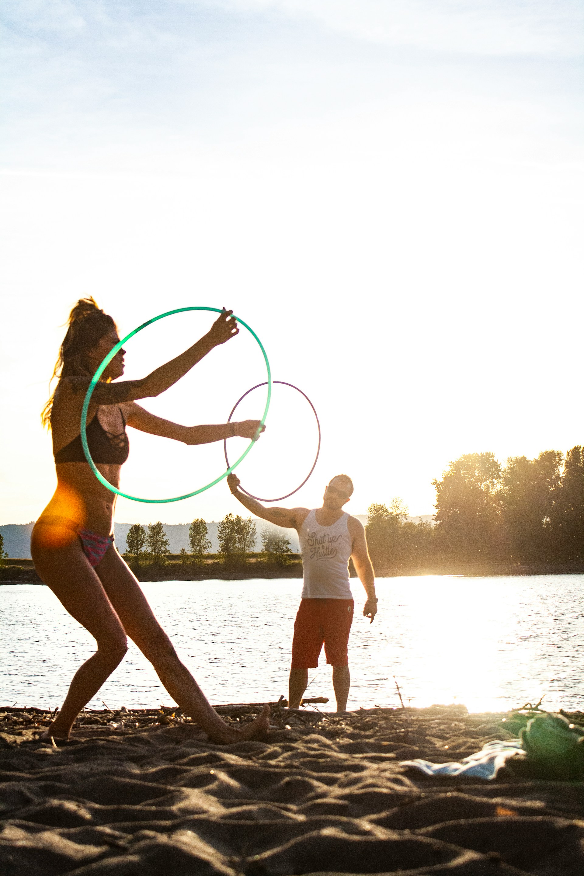 Τα σημαντικά οφέλη κάνοντας άσκηση με hula hoop για την υγεία σου, την απώλεια βάρους και το άγχος