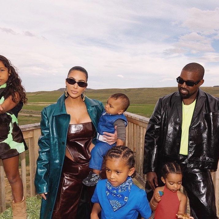 Kanye West: Ζητά από την Kim Kardashian να βγάλει τα παιδιά τους από το «ψεύτικο» σχολείο για celebs