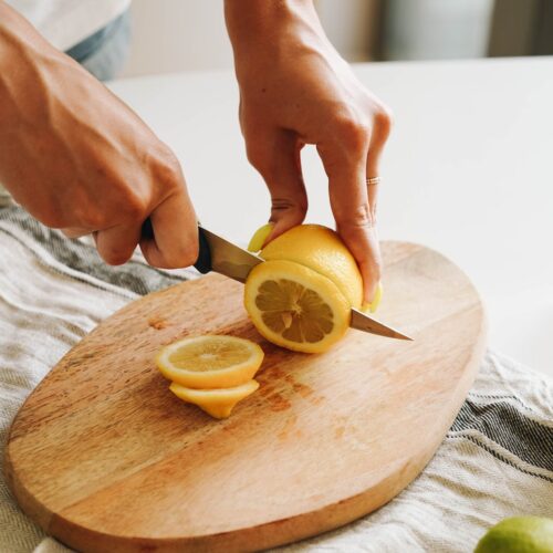Ακόνισε τα μαχαίρια σου με ένα υλικό που έχεις ήδη στην κουζίνα σου και κάντα κοφτερά σαν ξυράφια