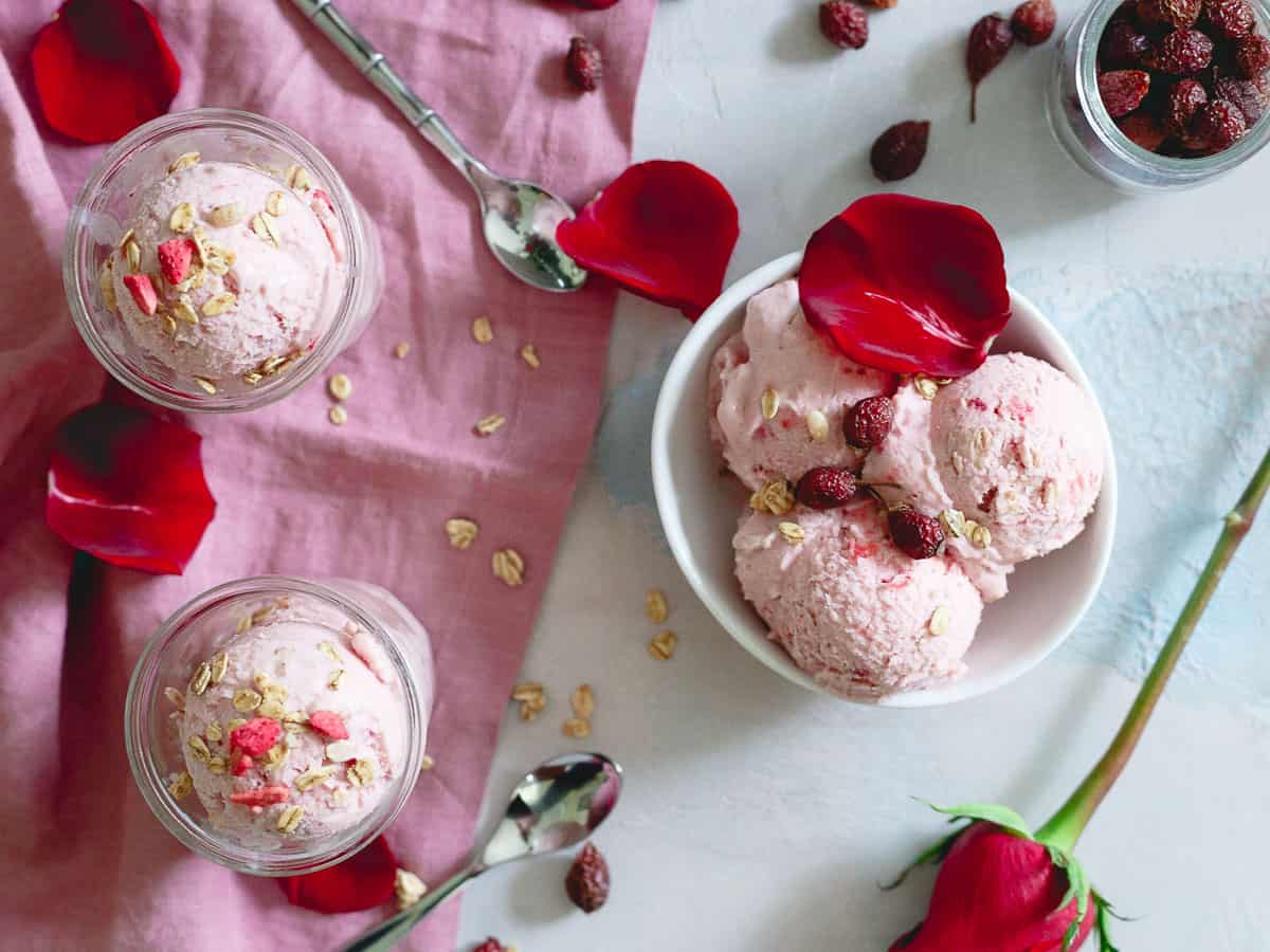 Παγωτό Granola Φράουλα: Το γλυκάκι για εκείνους τους ερωτευμένους που δεν παχαίνουν