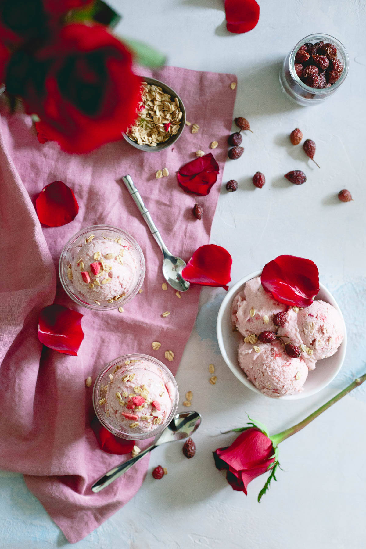 Παγωτό Granola Φράουλα: Το γλυκάκι για εκείνους τους ερωτευμένους που δεν παχαίνουν