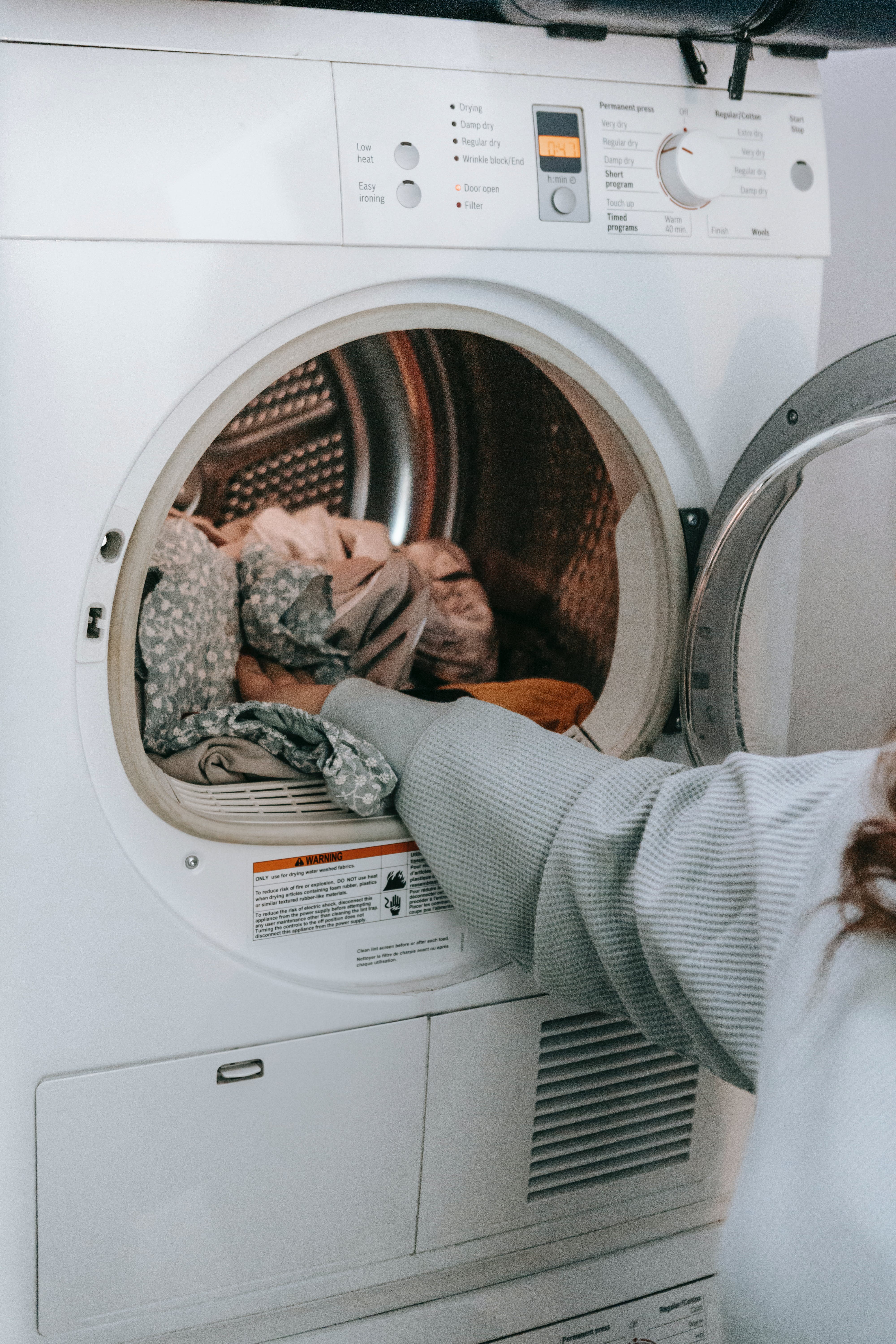 Το λάθος στην ταχύτητα πλυσίματος που συρρικνώνει τα ρούχα όταν βάζεις πλυντήριο