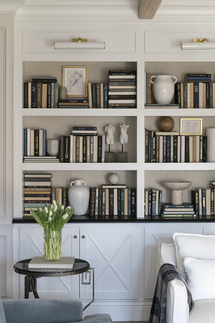 «Bookshelf Wealth»: Το decor trend που έχει κάνει αίσθηση στο TikTok