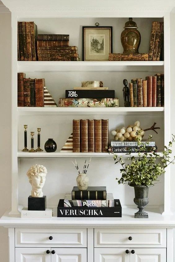 «Bookshelf Wealth»: Το decor trend που έχει κάνει αίσθηση στο TikTok