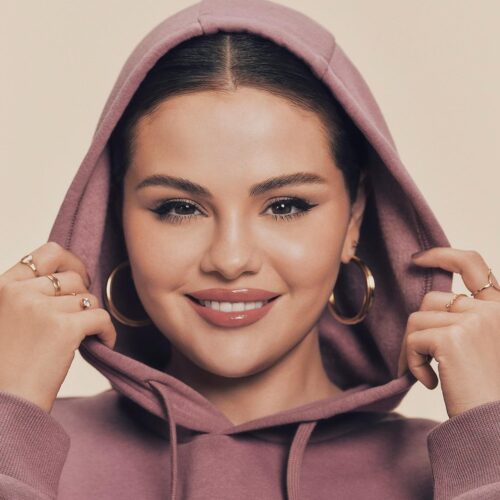 Τα Pastel Purple Nails της Selena Gomez είναι σαν να βλέπουμε την άνοιξη σε ένα μανικιούρ