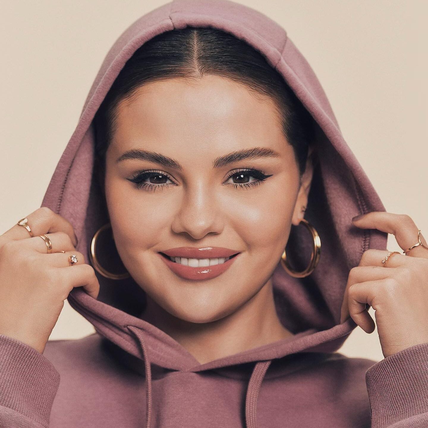 Τα Pastel Purple Nails της Selena Gomez είναι σαν να βλέπουμε την άνοιξη σε ένα μανικιούρ