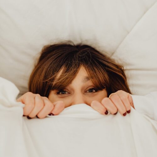 Στην ερώτηση «γιατί ιδρώνω στον ύπνο μου» υπάρχουν 7 πιθανές απαντήσεις