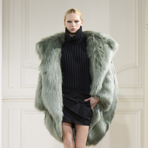 Givenchy FW '24: Μια εκλεπτυσμένη συλλογή που θα φορούσε και η Aundrey Hepburn