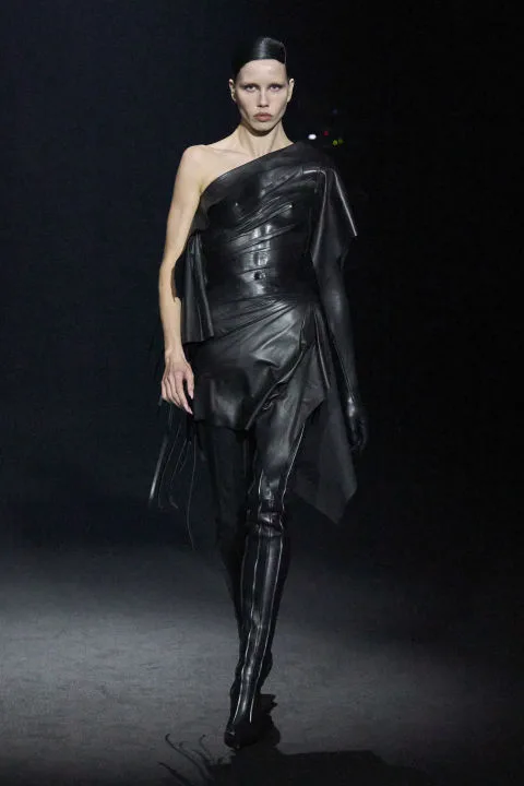 Mugler FW '24: Ένα show-υπέρθεαμα θεατρικότητας και καινοτομίας