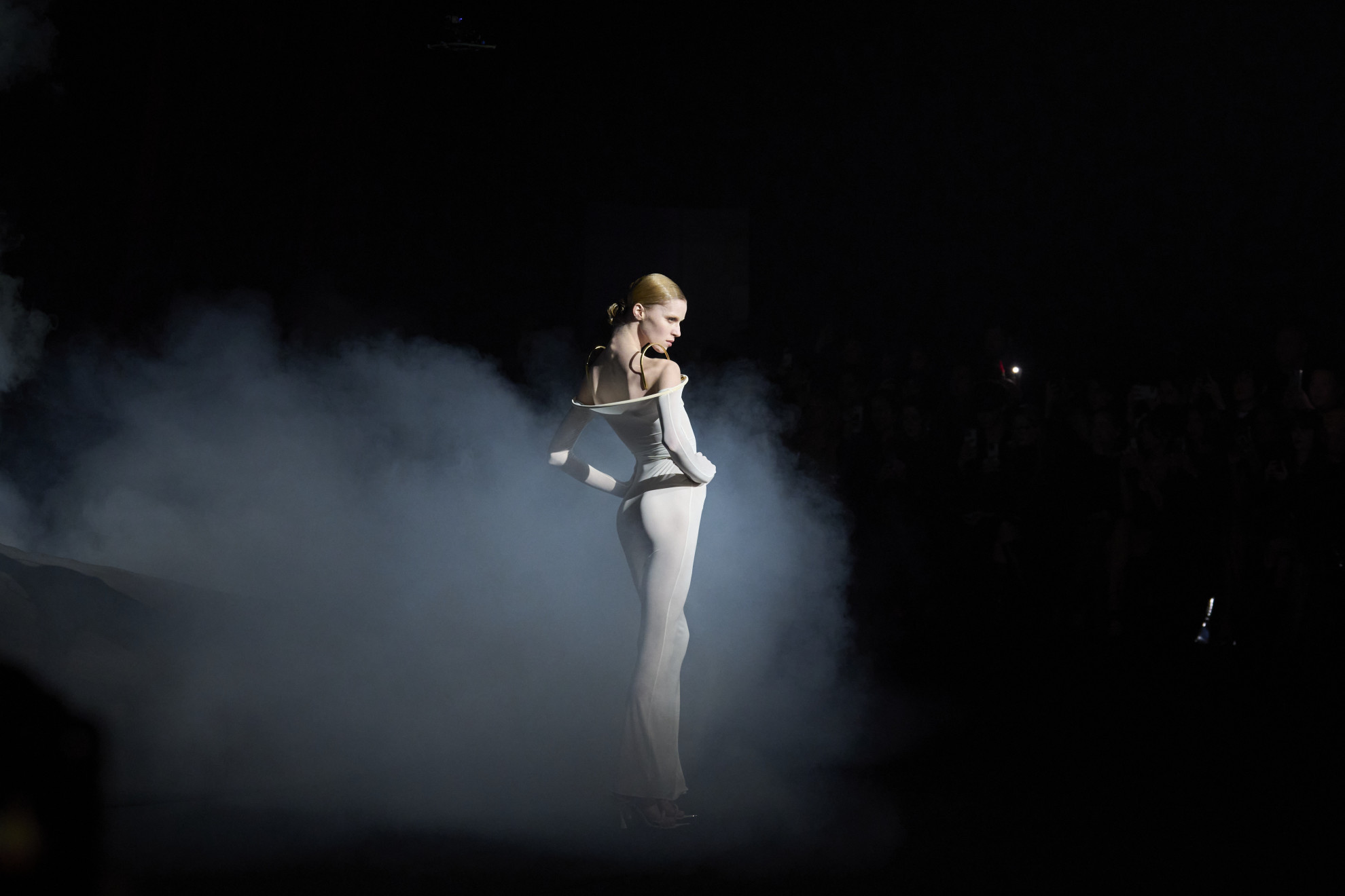 Mugler FW ’24: Ένα show-υπέρθεαμα θεατρικότητας και καινοτομίας