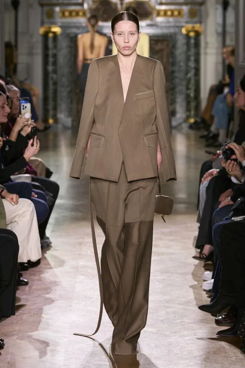 Mocha Mousse Color Trend 2025: Πώς το καφέ απογειώθηκε από όλους τους σχεδιαστές και το 2024