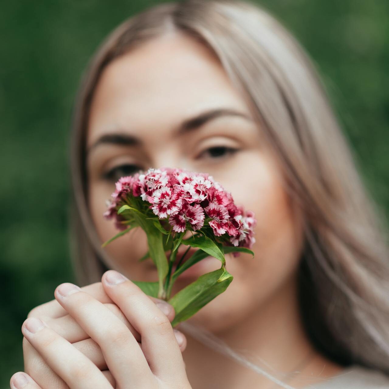Αλλεργικός πονοκέφαλος: Τι είναι και πώς θα τον καταλάβεις για να αποκλείσεις άλλες αιτίες