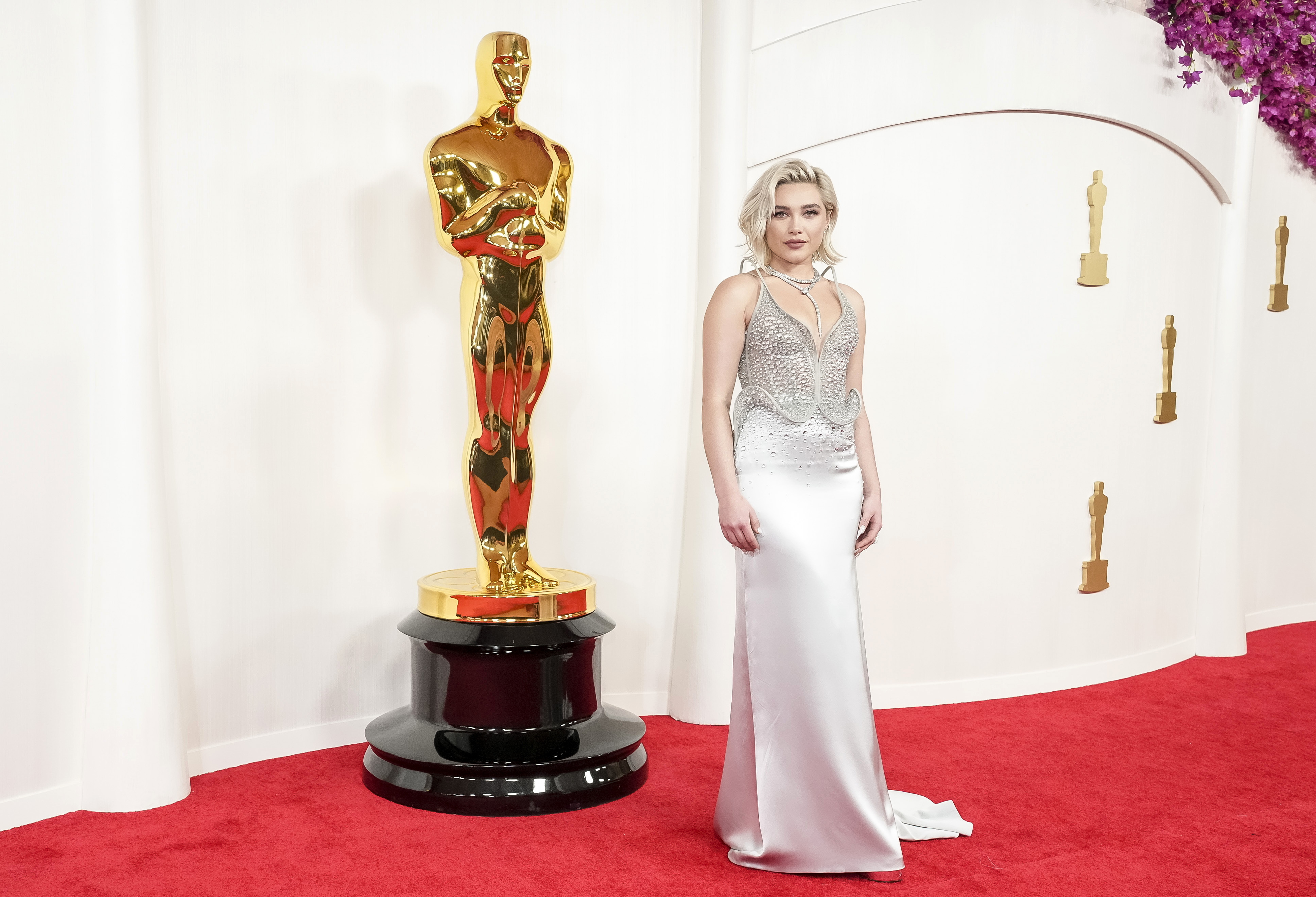 Oscars 2024 Red Carpet: Τα στράπλες φορέματα και οι ασημένιες λάμψεις ξεχώρισαν στα φετινά βραβεία