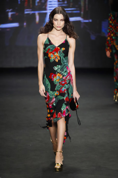 Floral φόρεμα: Mini, midi ή maxi απόκτησε την τάση που άνθισε με τον ερχομό της άνοιξης 2024