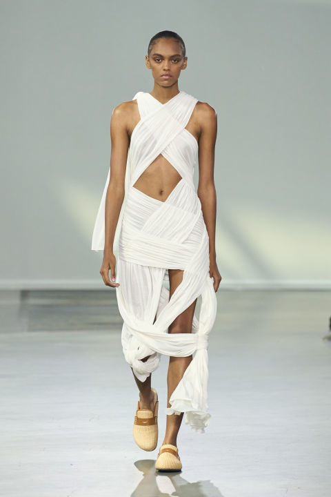 Spring 2024 Fashion Trend: Γλυπτικά φορέματα η τάση που θα φορέσεις πιο πολύ αυτή την άνοιξη