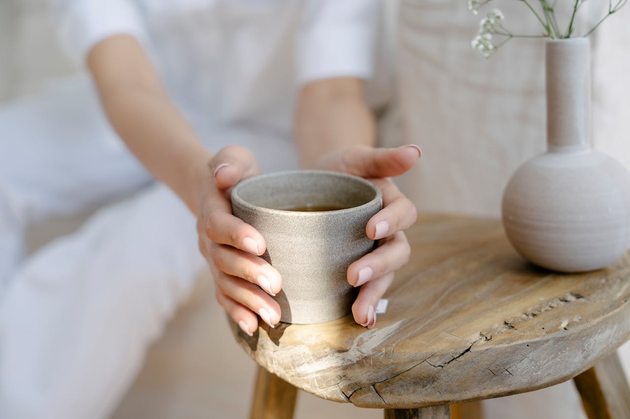 Τσάι Tulsi ή ιερός βασιλικός: Τα οφέλη του τσαγιού από βότανα που μειώνει το στρες και σε χαλαρώνει