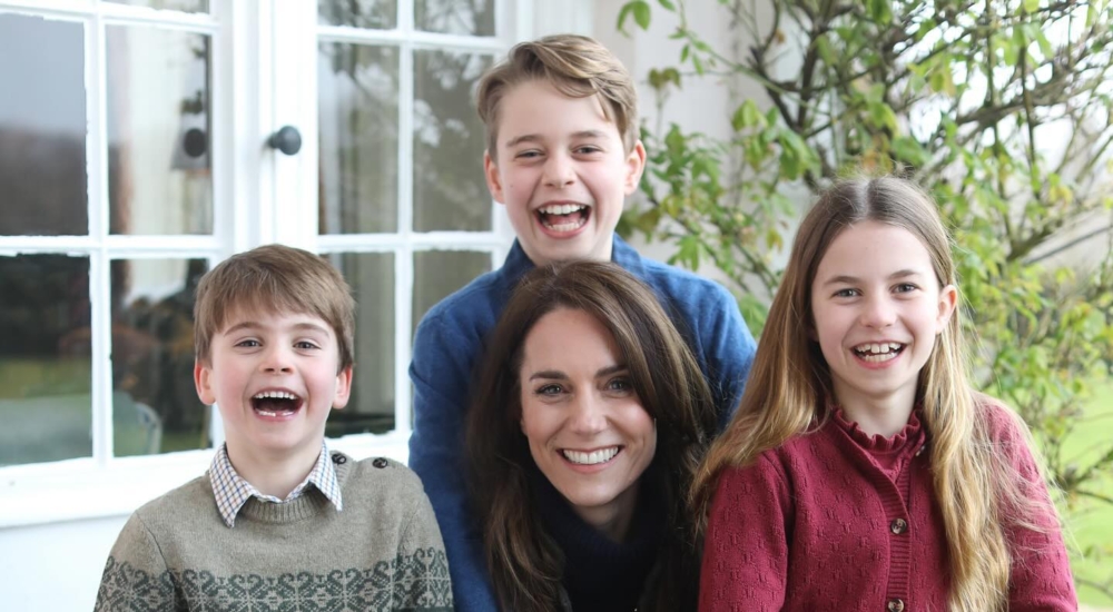Η πρώτη φωτογραφία της Kate Middleton με τα 3 της παιδιά μετά την επέμβαση στην κοιλιά