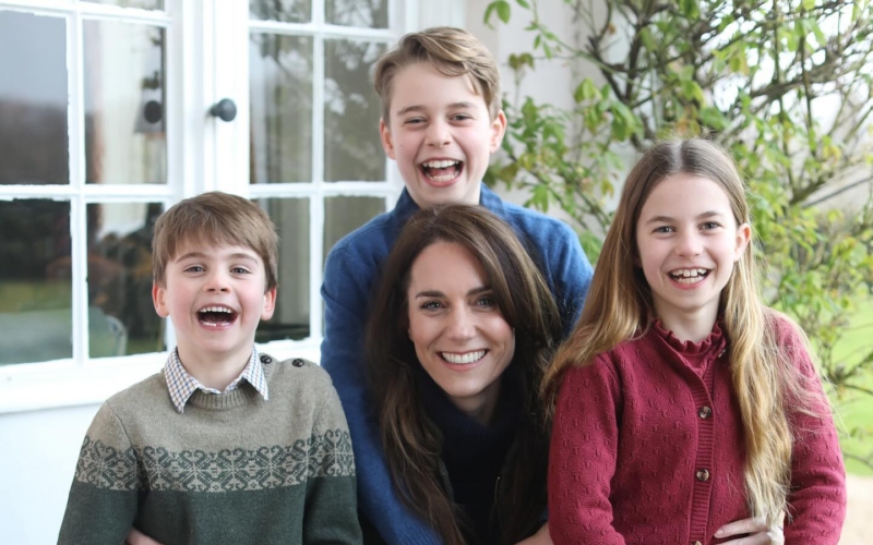 Η πρώτη φωτογραφία της Kate Middleton με τα 3 της παιδιά μετά την επέμβαση στην κοιλιά