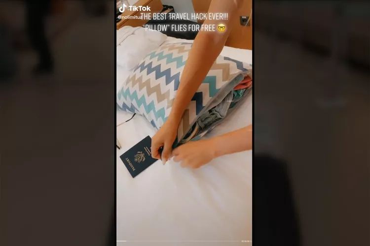 Το ταξιδιωτικό packing hack του TikTok για να πάρεις περισσότερα ρούχα μαζί σου