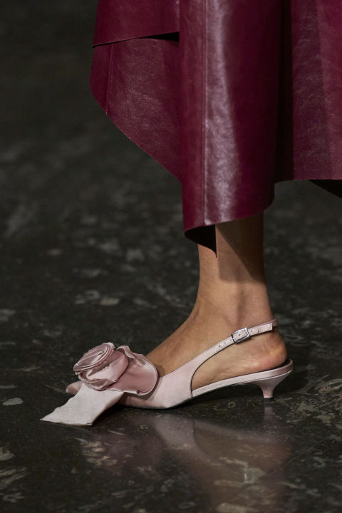 Τα 4 στυλ παπουτσιών στα Fashion Week που προτείνουν οι σχεδιαστές για το φθινόπωρο