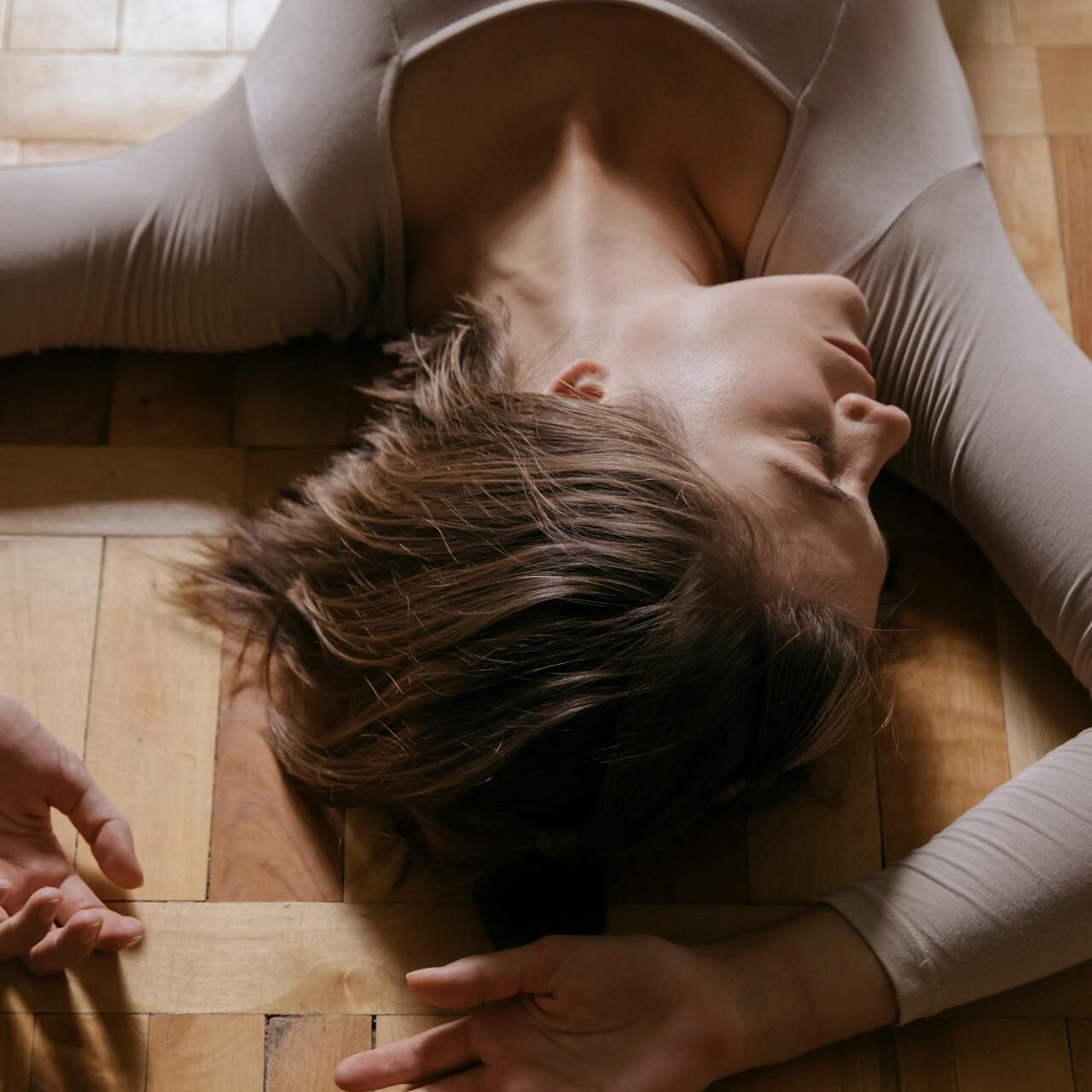 Αγαπάς το «Floor Time»; Δεν είσαι η μόνη- Όλα όσα θες να ξέρεις για την πρακτική της αποφόρτισης