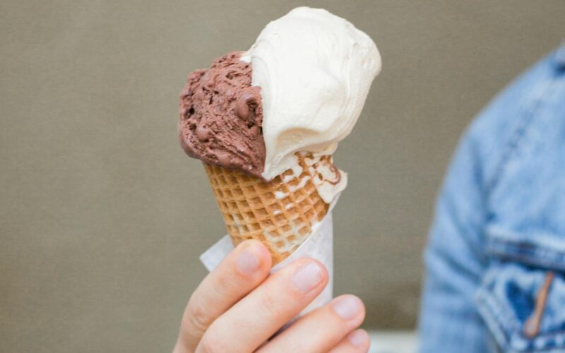3 παγωτά για να δροσιστείς χωρίς να πάρεις πολλές θερμίδες σύμφωνα με διατροφολόγο