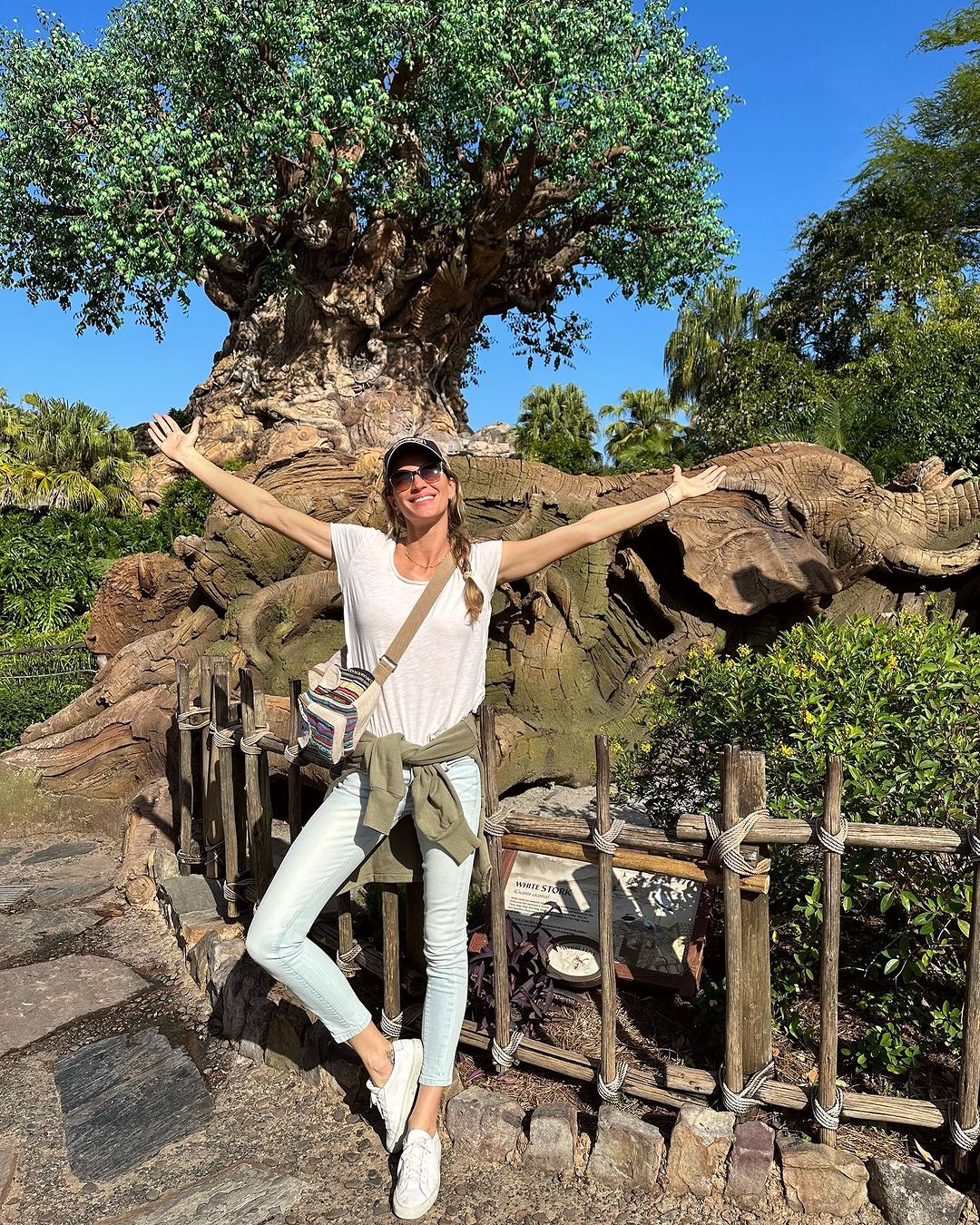 Η Gisele Bündchen φοράει τα διαχρονικά sneakers που χρειάζεσαι την άνοιξη (+5 για να διαλέξεις) 11 Η Gisele Bündchen φοράει τα διαχρονικά sneakers που χρειάζεσαι την άνοιξη (+5 για να διαλέξεις)