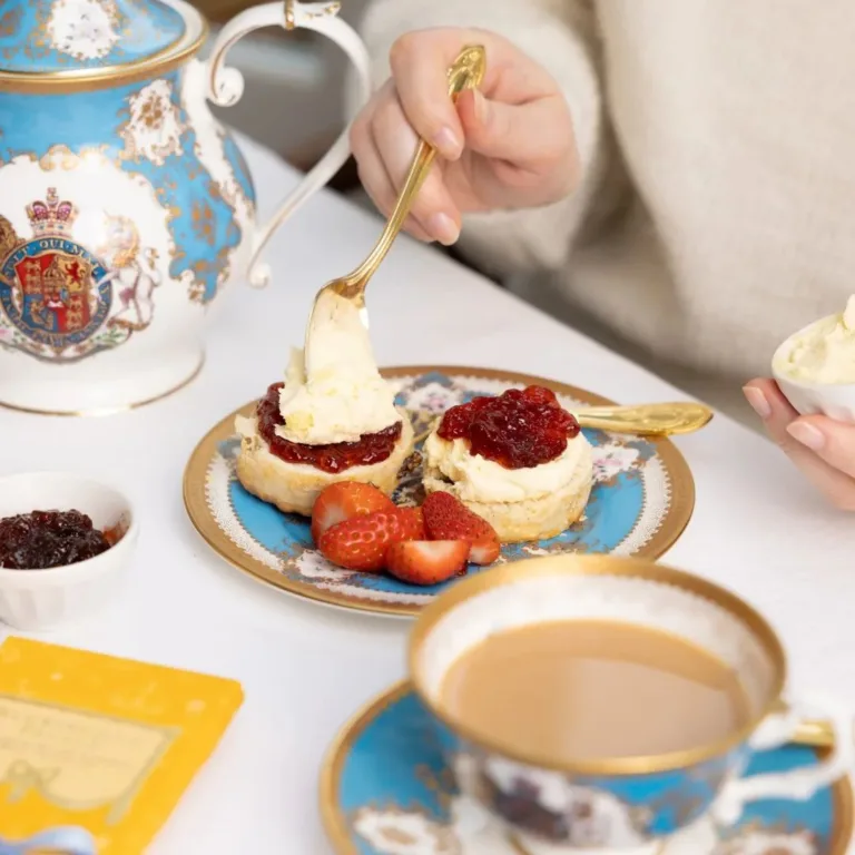 Γίνεται της ...μαρμελάδας! Μετά τη Meghan Markle το Παλάτι προωθεί τις δικές του μαρμελάδες