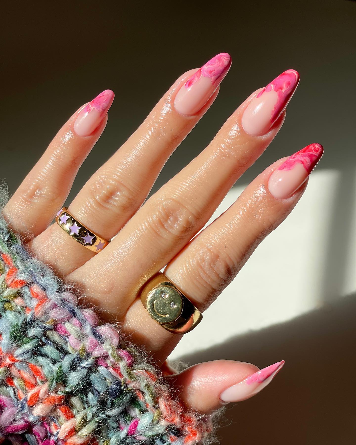 Marble nails: 6 φρέσκα και αιθέρια σχέδια νυχιών που θυμίζουν μάρμαρο