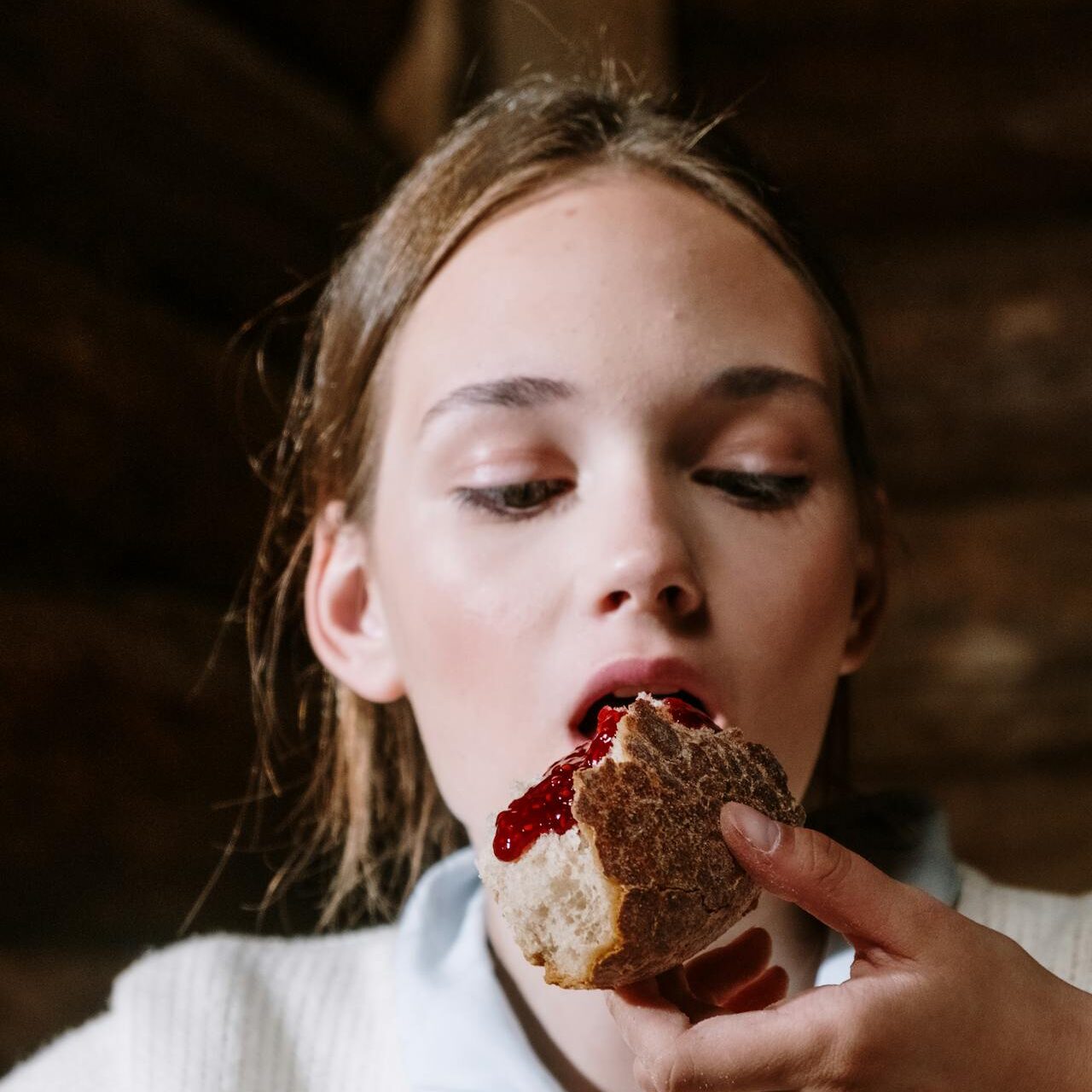 Δεν μπορείς να σταματήσεις να τρως; 10 tips από διατροφολόγο θα σου «κλείσουν το στόμα»