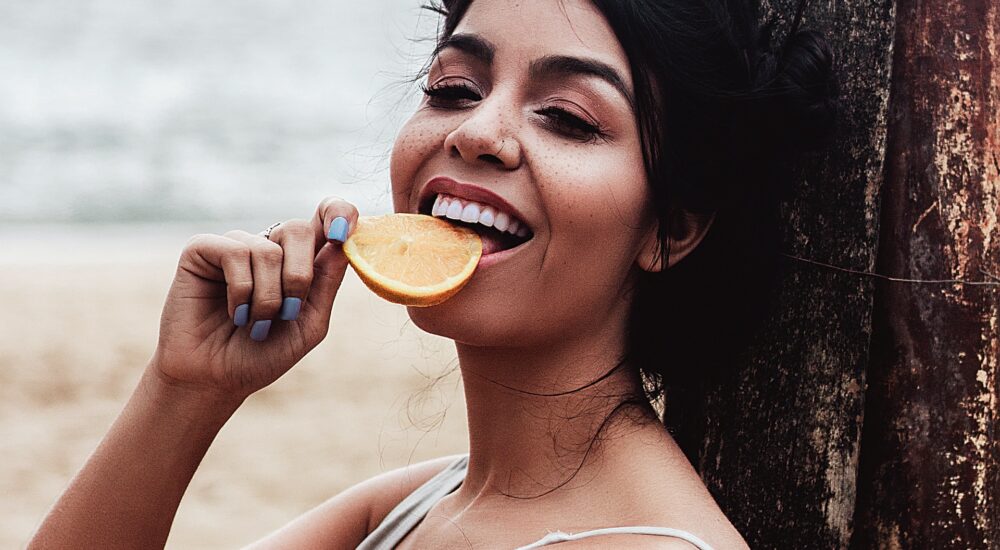 Το φρούτο που περιέχει 4 φορές περισσότερη βιταμίνη C από το πορτοκάλι και που πρέπει να τρως