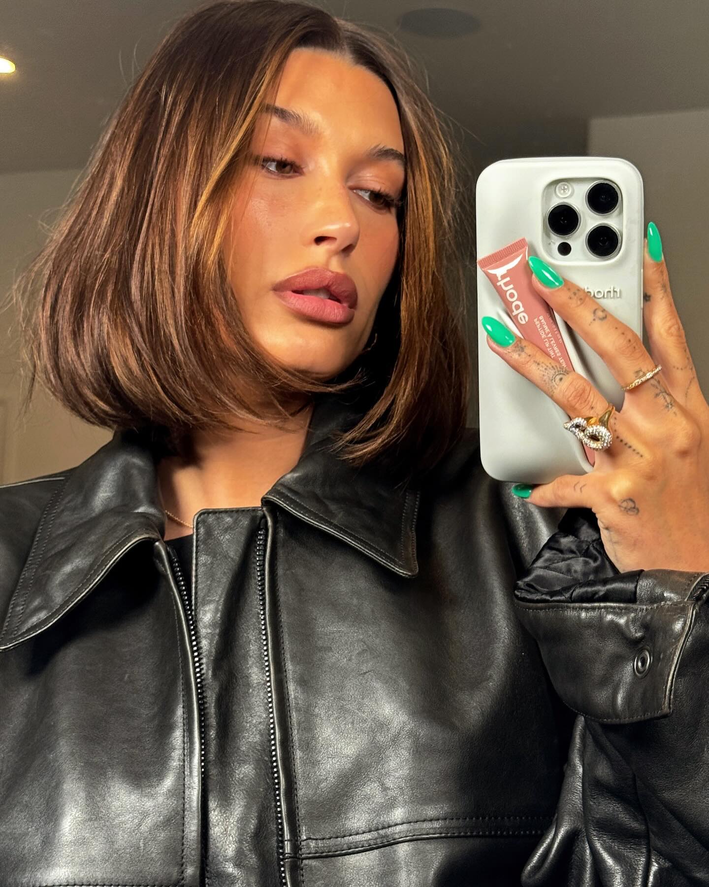 Το long bob της Hailey Bieber είναι το πιο elegant κούρεμα για να δοκιμάσεις αυτή την άνοιξη