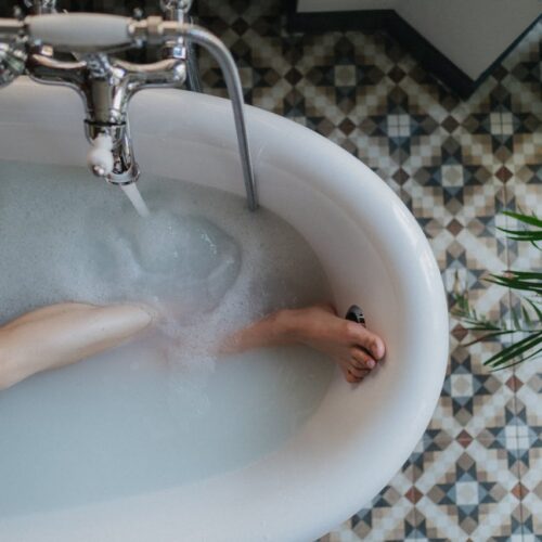 Τα 8 πιο συνηθισμένα λάθη που κάνεις όταν καθαρίζεις το μπάνιο σου