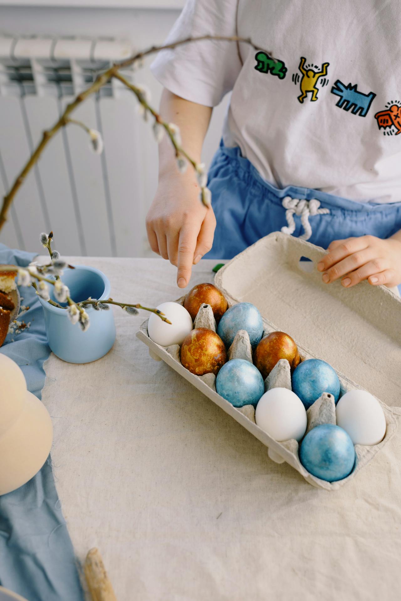 Τεχνική βαφής πασχαλινών αυγών με μαρκαδόρους και χαρτοπετσέτα για πολύχρωμα έργα τέχνης