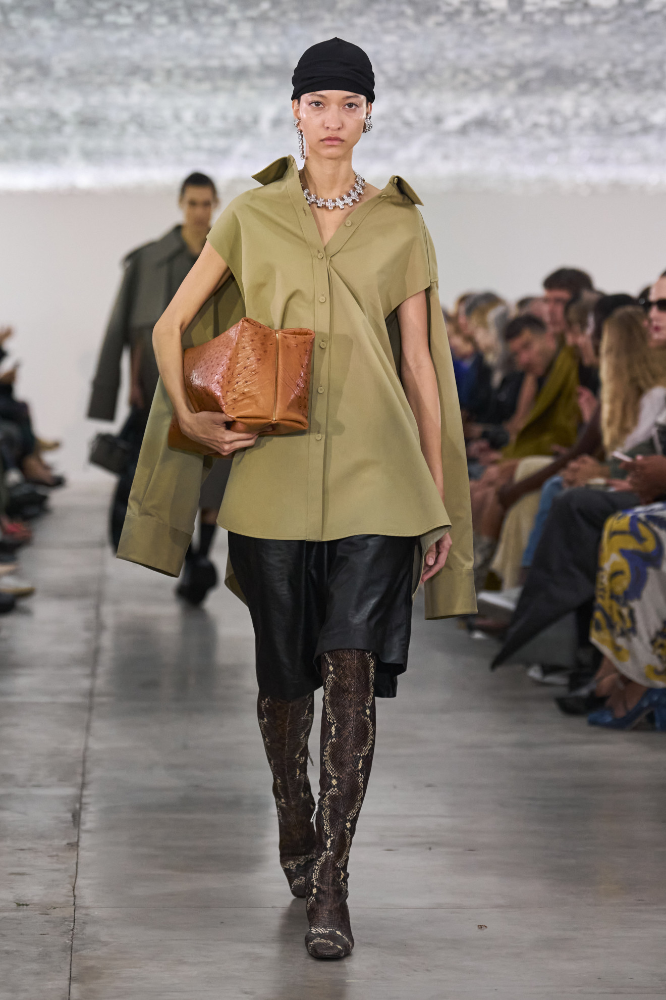 Τα ασυνήθιστα trendy πουκάμισα που πρέπει να επενδύσεις αυτή την άνοιξη