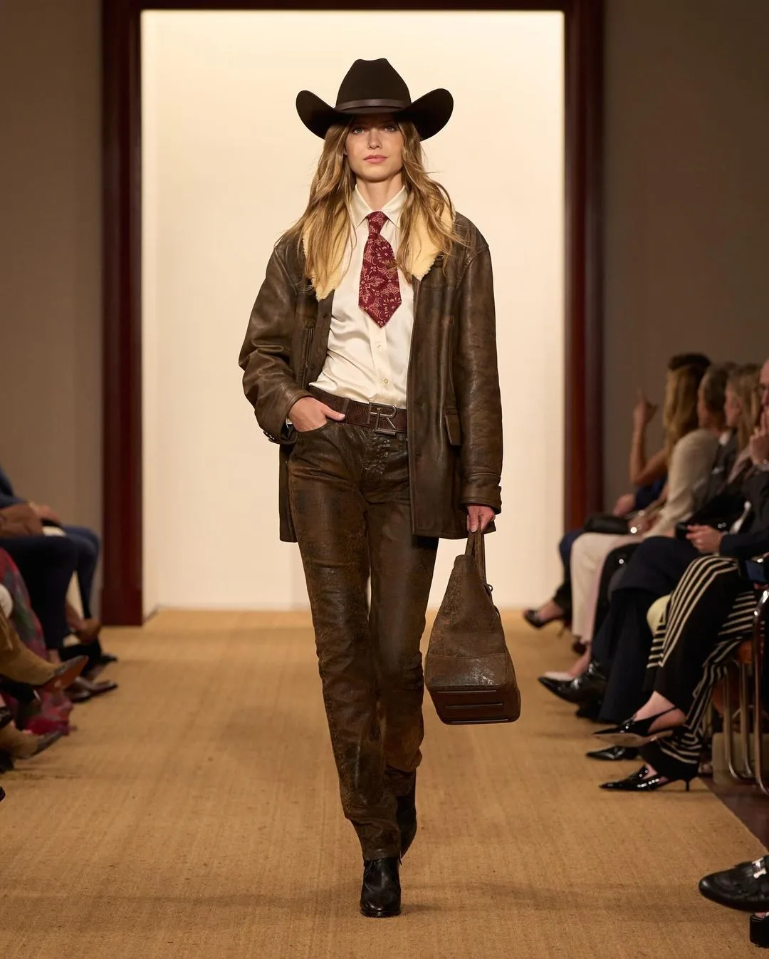 Ralph Lauren FW'24: Η ανανεωμένη επιστροφή στο office look