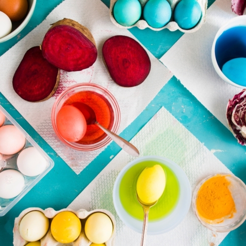Βάψε τα αυγά σου σε pastel χρώματα με φυσικά υλικά και δώσε μια γλυκειά νότα στο Πάσχα